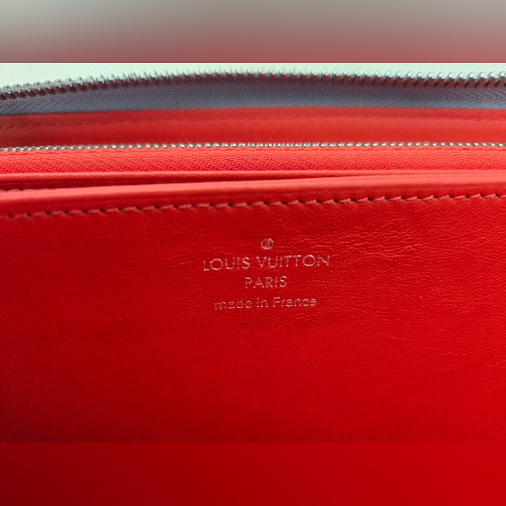 Rare color combo Mahina Zippy Wallet Blue Nuage EUC with a red orange interio - Picture 12 of 16